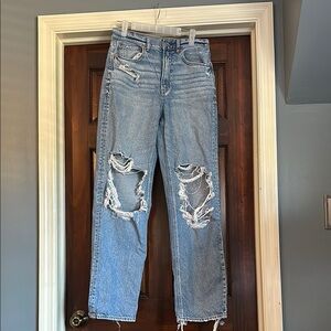 American Eagle Highest Rise Baggy Straight Jeans size 6 in great condition.